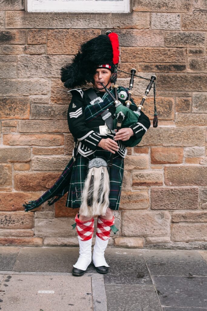 Arrivée à Edimbourg, Écosse